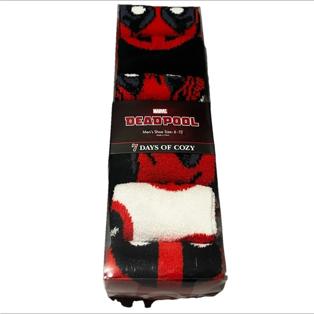 Marvel Deadpool Men's Casual Socks - Red and Black